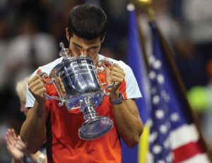 Kissing Silver Trophy
